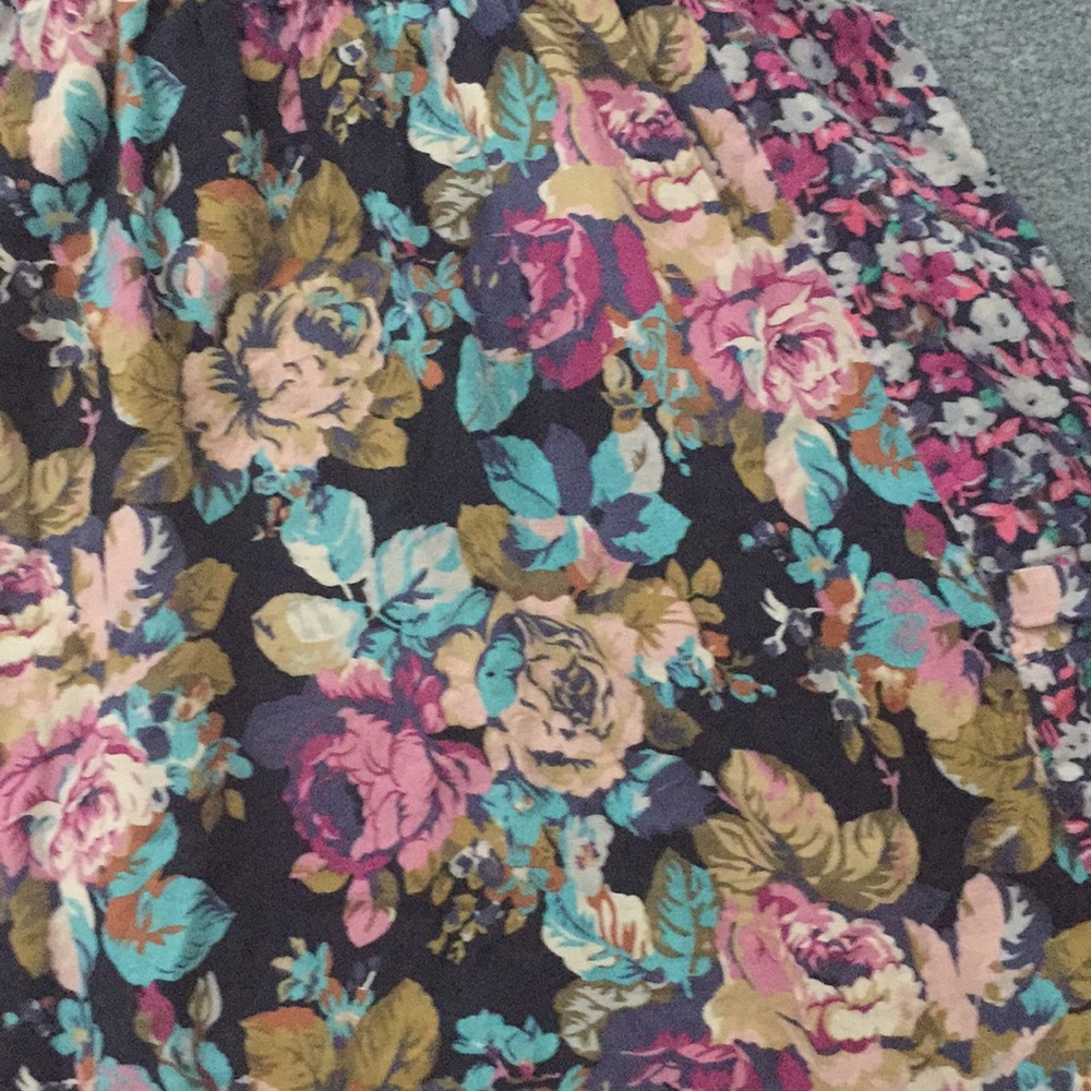 Gorgeous floral dress - Picture 4 of 4